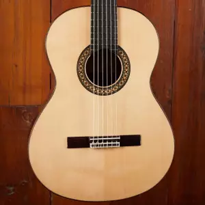 بررسی گیتار کلاسیک الحمبرا